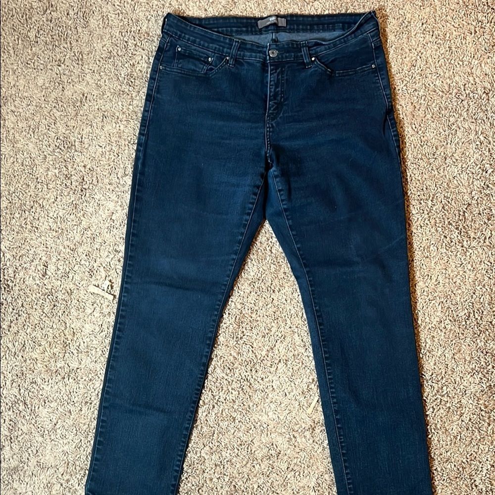 Levi’s Perfectly Shaping Women’s Dark Blue Bootcut Jeans Size 35 Waist